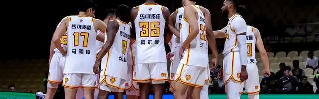 开云体育下载-CBA四强轮廓初现，胡金秋17+11定乾坤，内线为王的时代又回来了？