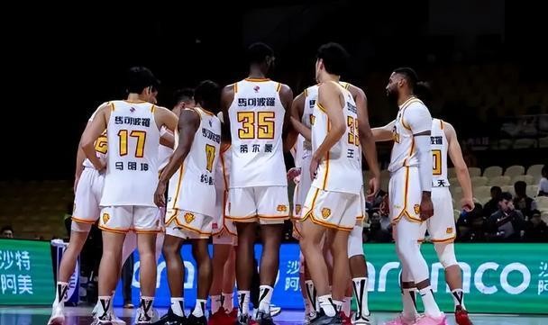 开云体育下载-CBA四强轮廓初现，胡金秋17+11定乾坤，内线为王的时代又回来了？