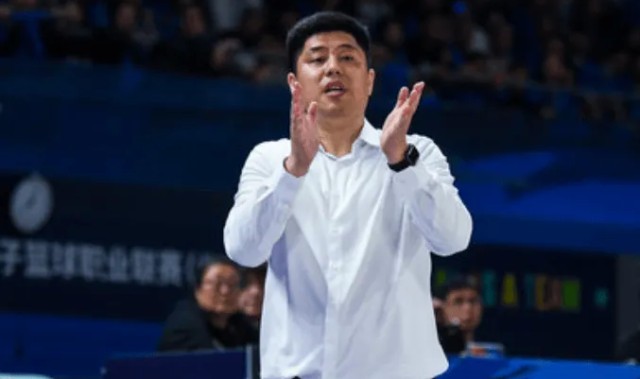 解说员：西蒙虽已来山西试训，但他守强攻弱&amp;amp;并不适合CBA